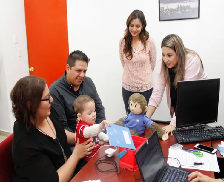 Tres niños escuchan por primera con implante Coclear