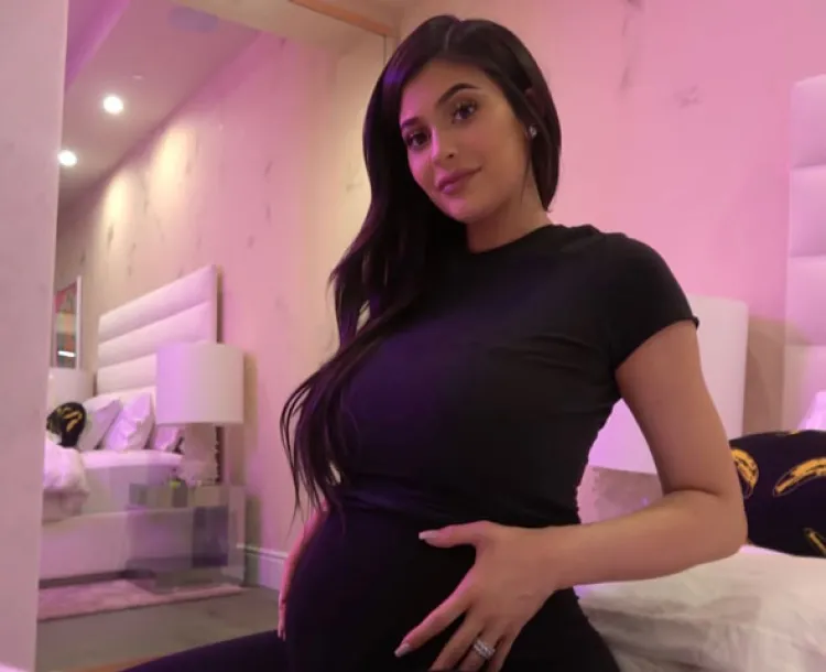 Kylie Jenner termina con rumores: ¡ya es mamá!