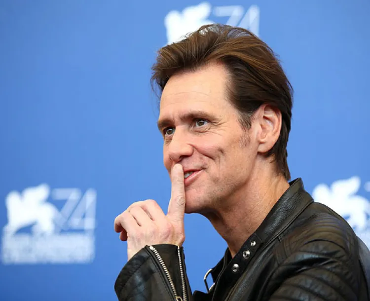 Jim Carrey llama a usuarios a salirse de Facebook