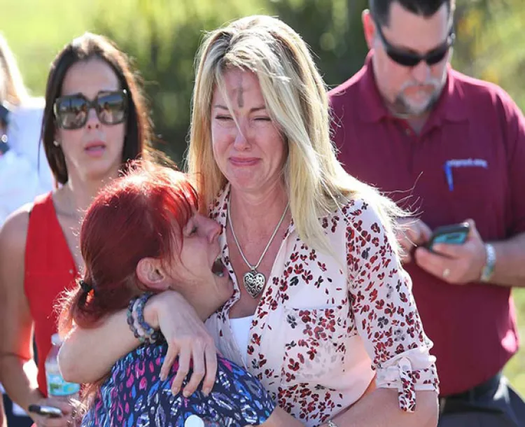 Deja ataque 17 muertos en escuela de Florida