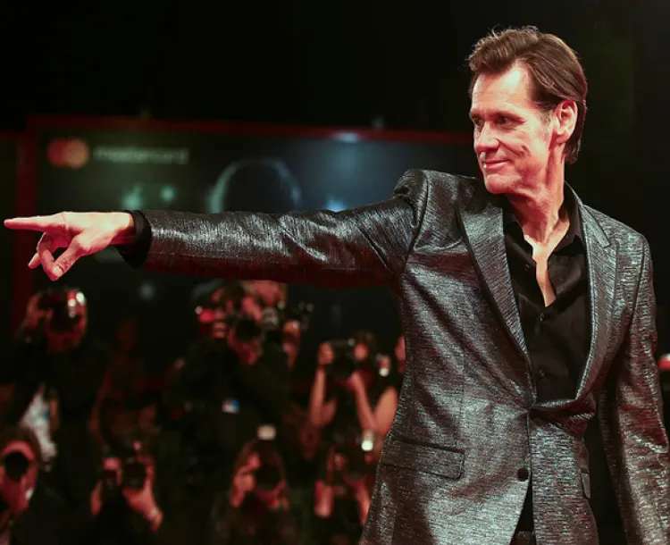 Jim Carrey declara la guerra a Facebook y a su creador