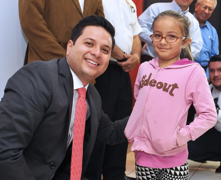 Entrega lentes con graduación especial