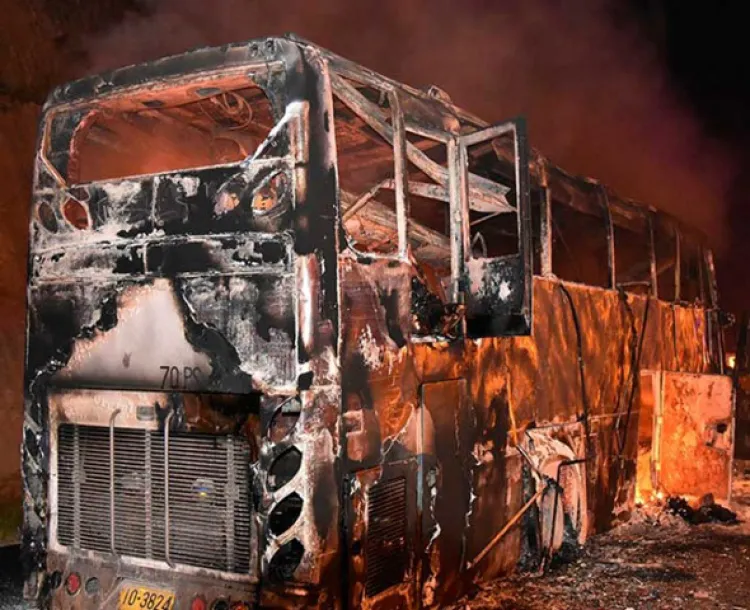 Fallecen 20 migrantes al quemarse autobús en Tailandia