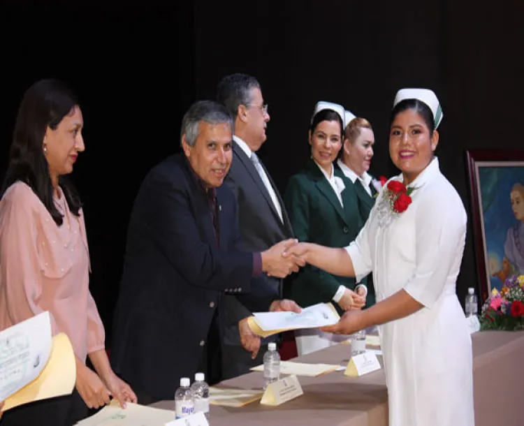 Celebra IMSS Sonora graduación de enfermería