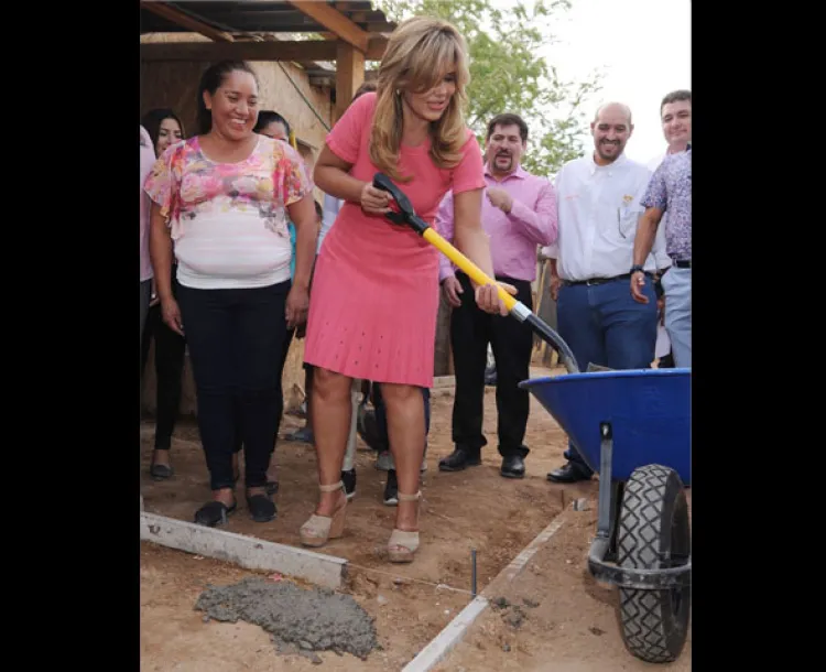 Inicia Gobernadora programa Tierra por Piso en viviendas