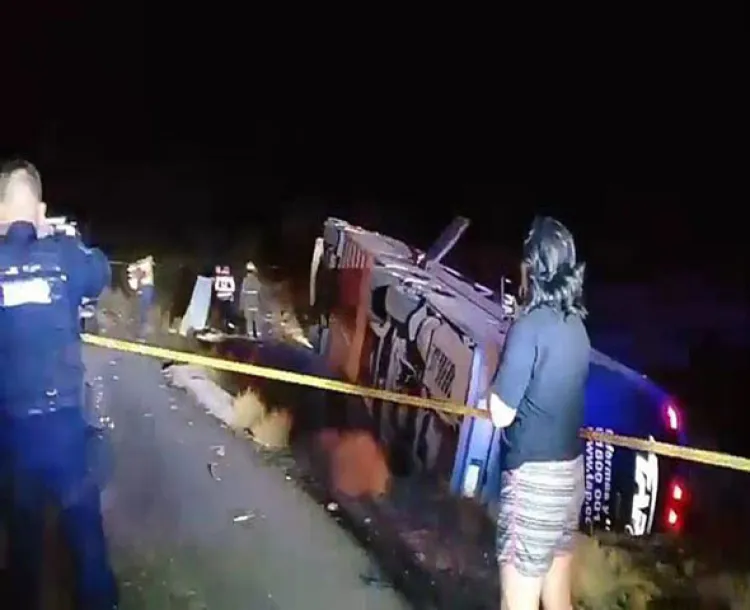 Vuelca camión de pasajeros en Sonora: hay 9 muertos y 11 heridos