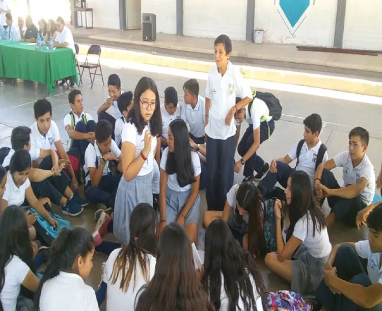 Mantiene IMSS encuentros con jóvenes