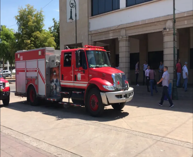 Evacuan Ayuntamiento de Hermosillo por fallas en aire acondicionado