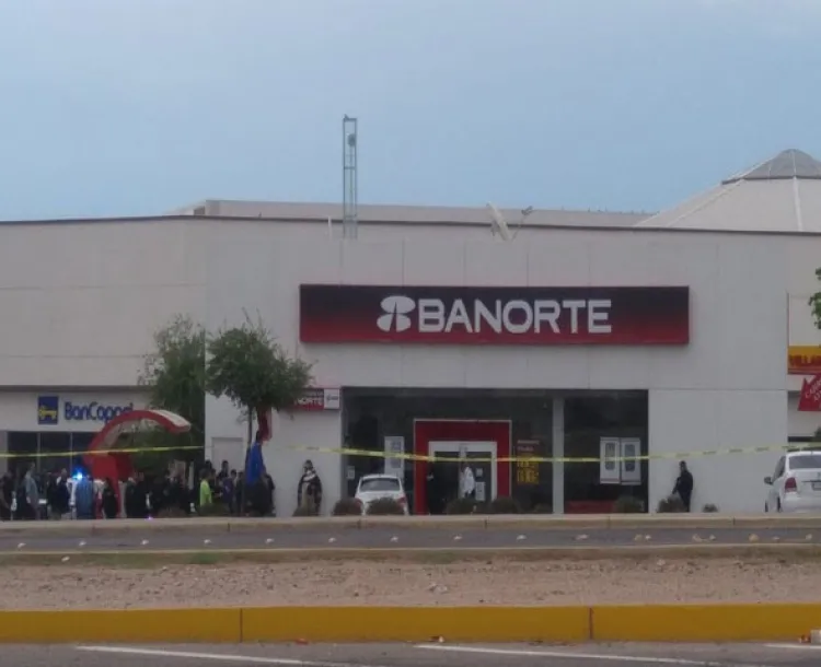 Pánico y movilización policíaca en asalto bancario