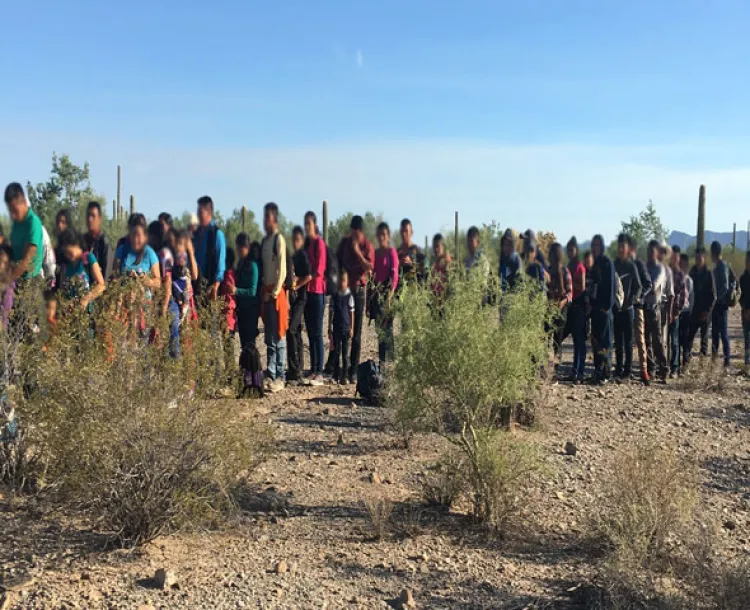 Aseguran a 163 migrantes en Arizona