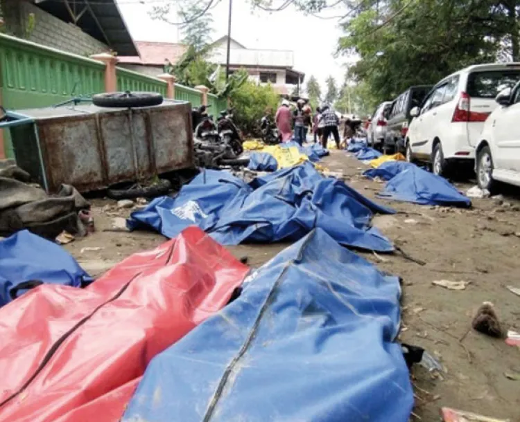 Indonesia vive apocalipsis tras terremoto y tsunami; suman más de 384 muertos
