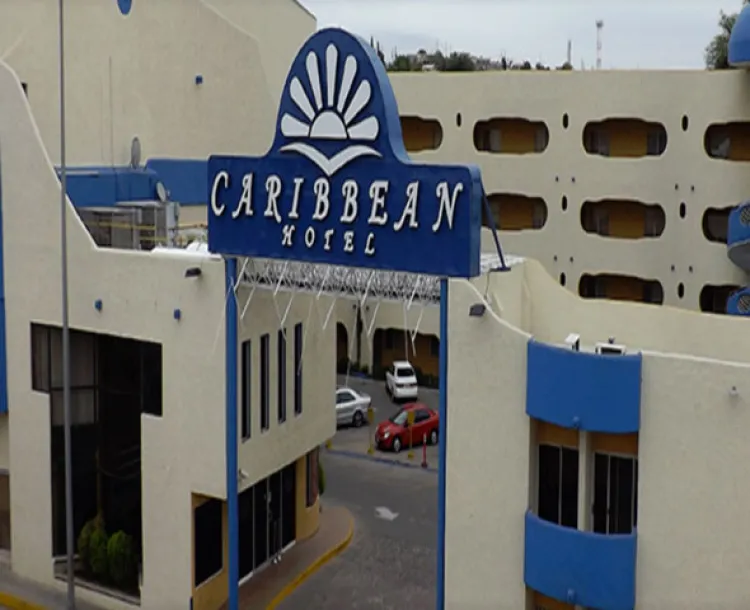 Hombre se lanza desde tercer piso de un hotel
