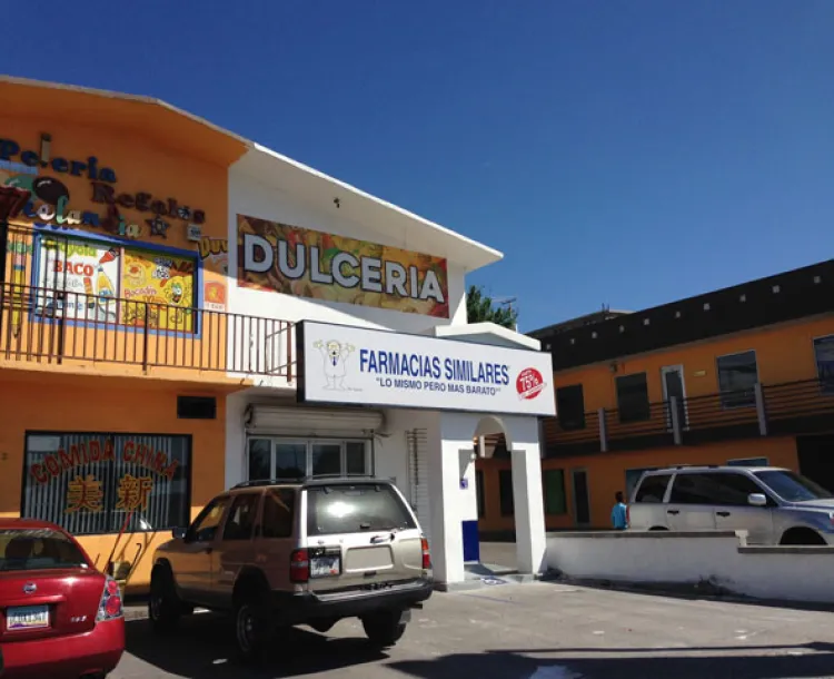 Roban caja fuerte de Farmacias Similares