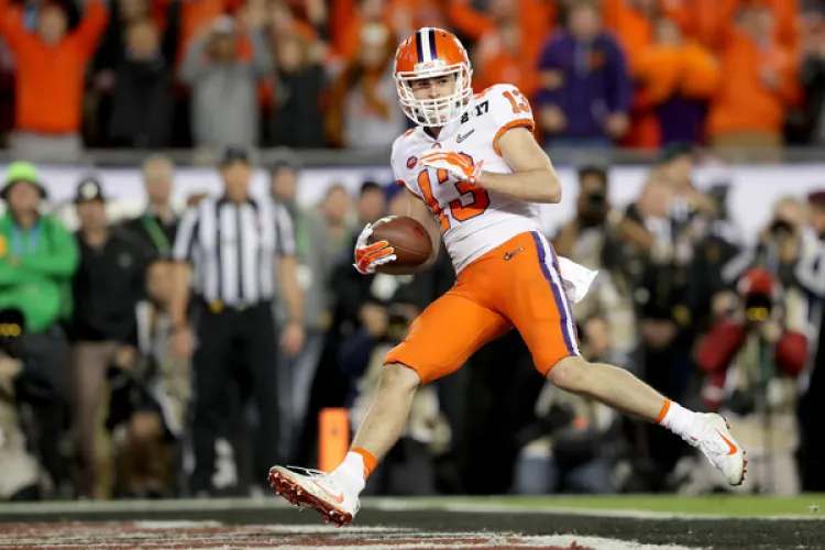 Llega Renfrow a Raiders