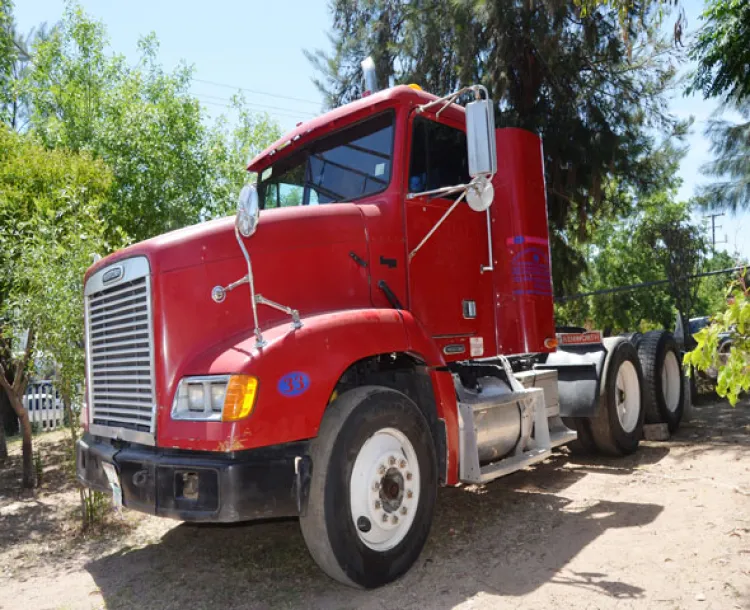 Incluye Cecati 118 clases de manejo de tráiler