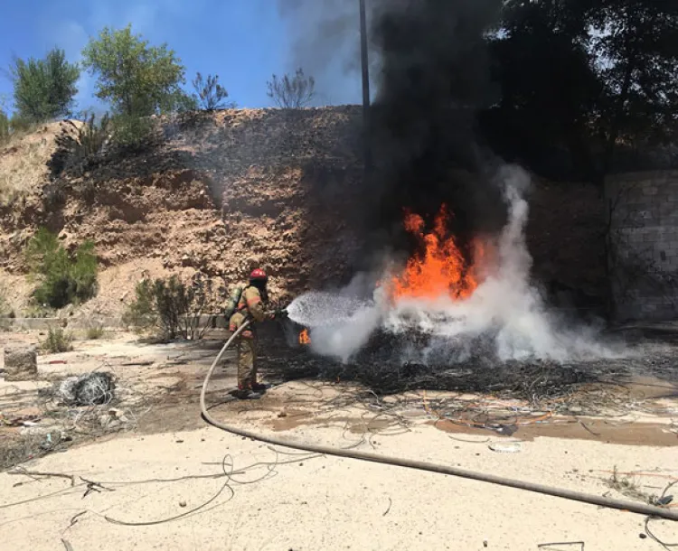 Causan incendio al quemar cable