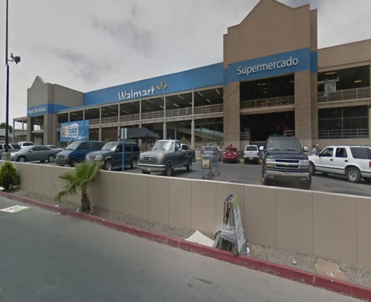 Caen mujeres con mercancía sin pagar en Walmart