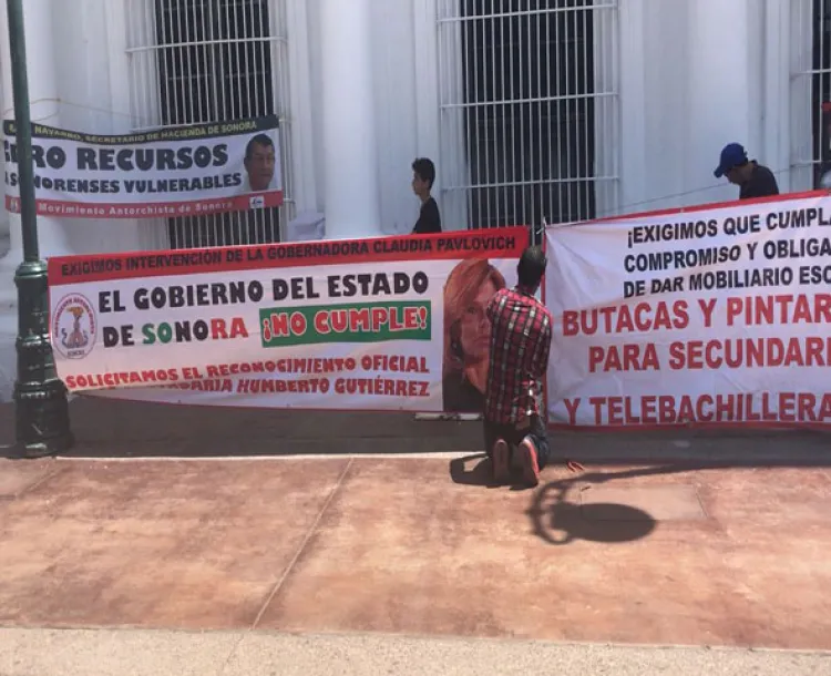 Antorcha Campesina instala plantón frente a Palacio de Gobierno