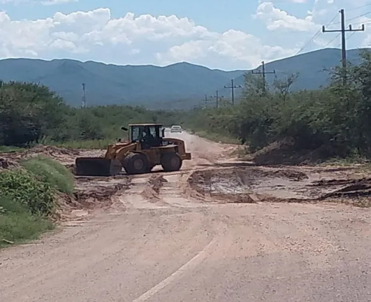 Trabaja Junta de Caminos en mantenimiento de carreteras y caminos estatales