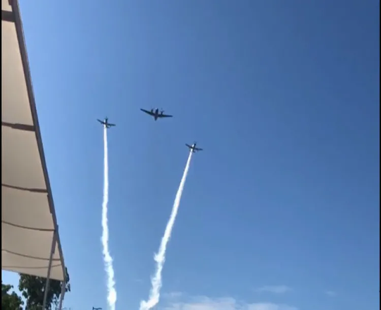 Festejan aniversario de la Independencia con desfile en Hermosillo