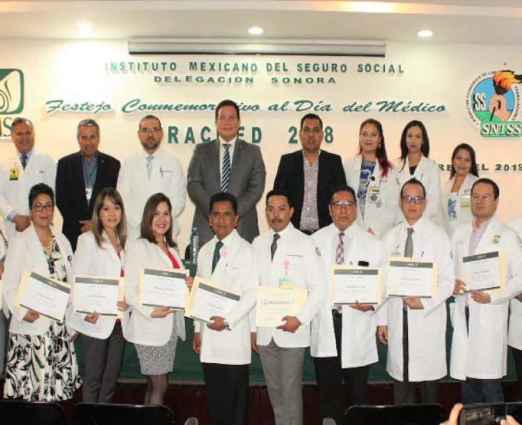 Reconoce IMSS a su personal médico