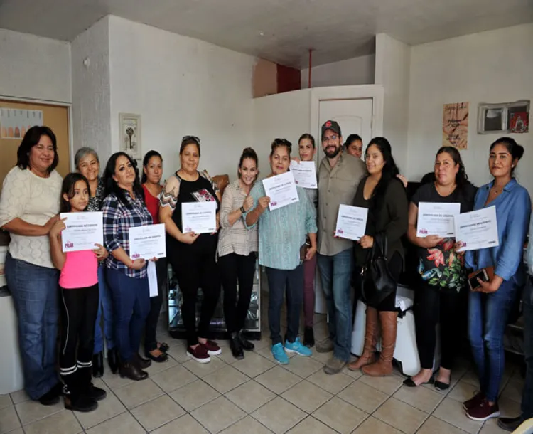 Beneficia a mujeres programa Soy Pilar en SLRC