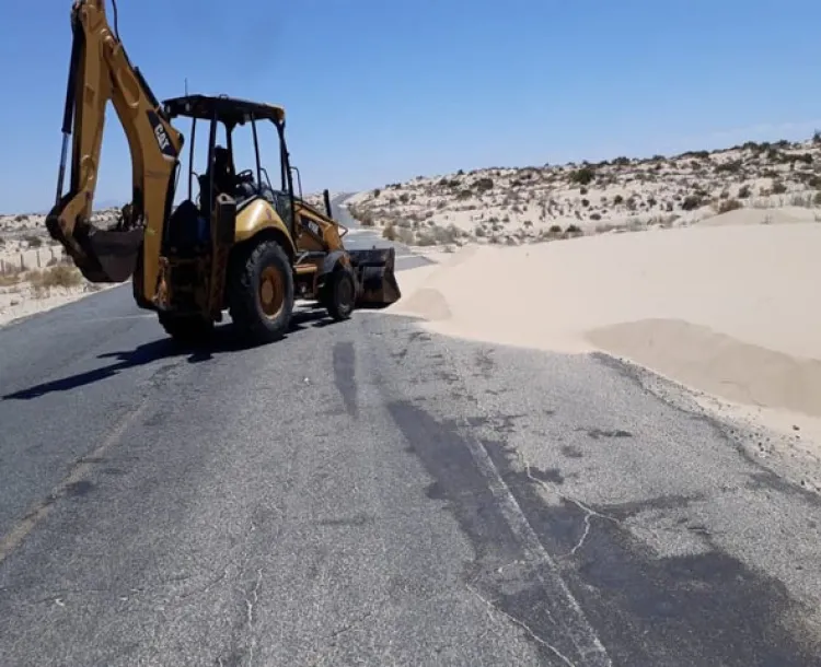 Continúa Junta de Caminos con bacheo