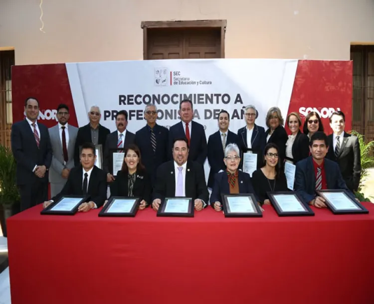 Reconoce SEC a Profesionistas