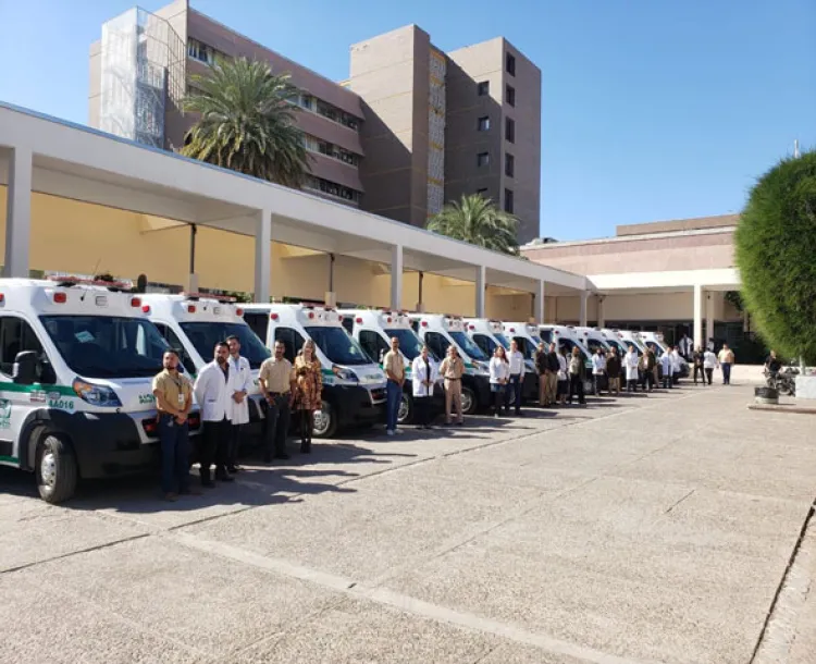 Recibe IMSS 12 ambulancias