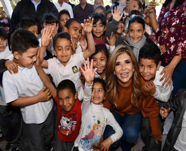 Apoya Gobernadora a la educación