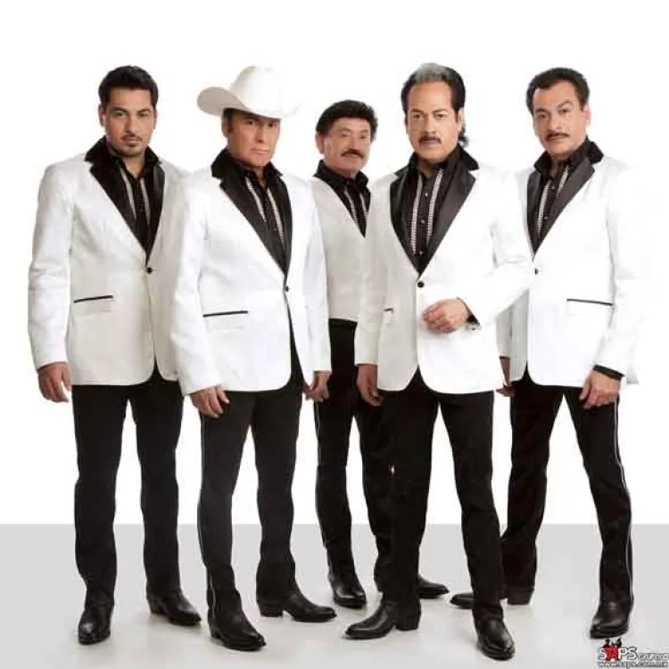 Los Tigres del Norte homenajean a ‘Chente’