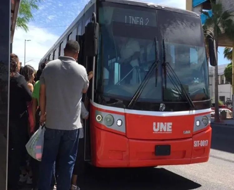 Proponen retirar aparatos de sonido de transporte urbano