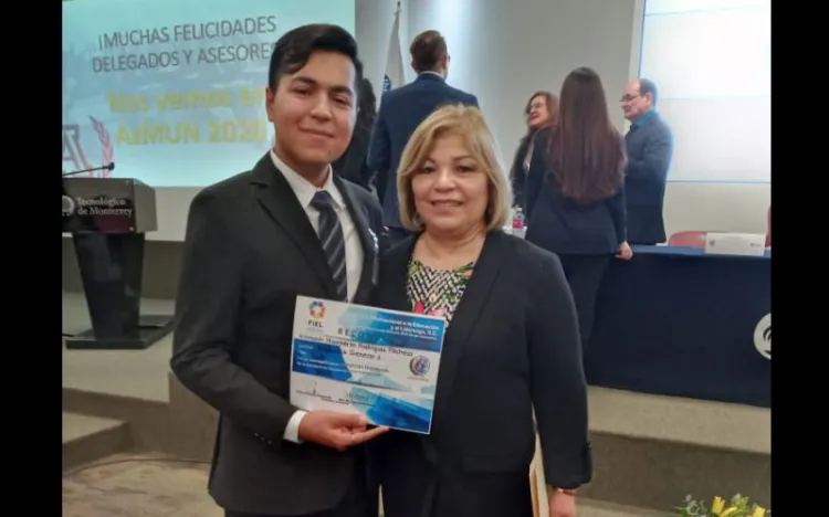 Es estudiante de Cobach Delegado Distinguido en Simulacro AzMUN 2020