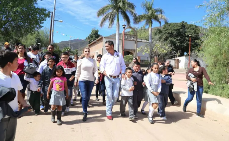 Beneficia Gobernadora con apoyos a habitantes de la Ruta de la Sierra