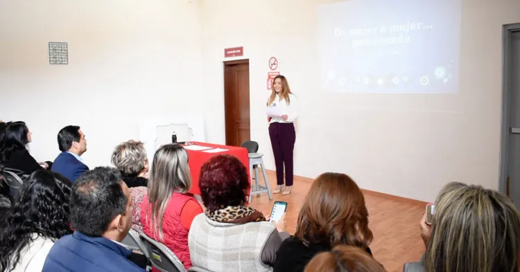 Lleva Voluntariado Isssteson conferencia a jubiladas en Hermosillo