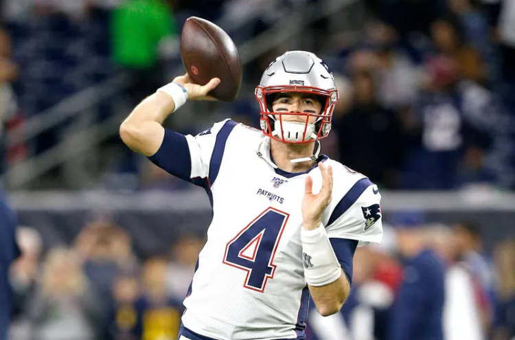Patriotas busca QB