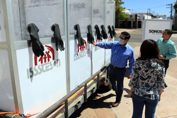 Equipa Isssteson hospitales y CIAS con cabinas aisladas para toma de muestra