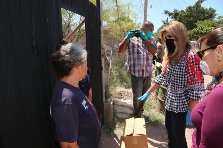 Supervisa Gobernadora entrega de Paquetes de Seguridad Alimentaria a familias de Guaymas