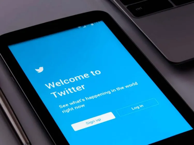 Twitter elimina comentarios que incitan a violencia por 5G y Covid-19