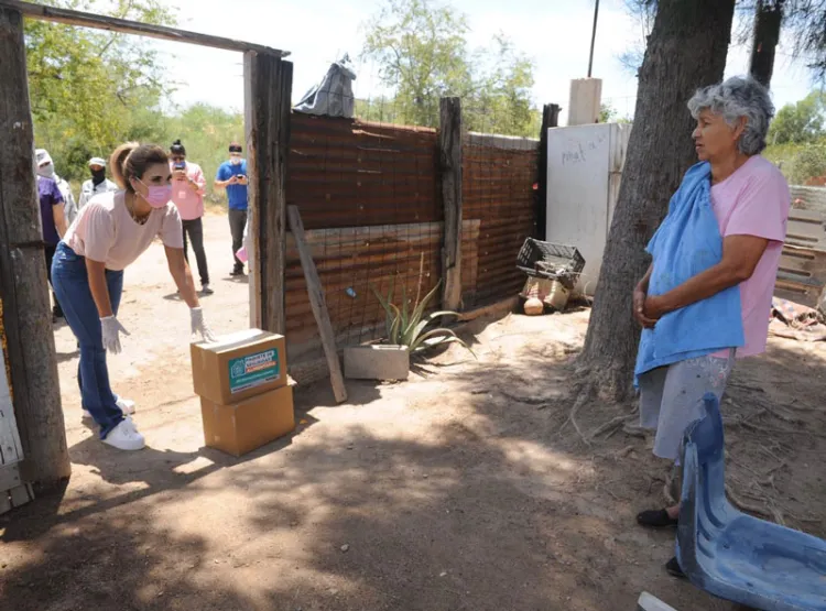 Lleva Gobernadora paquetes de seguridad alimentaria a familias de Empalme