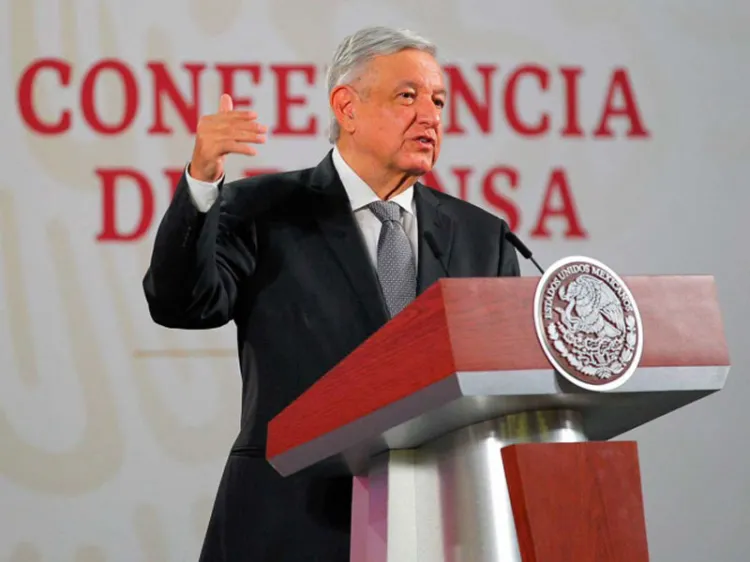 Acusa AMLO de corrupción en contratos para energías limpias