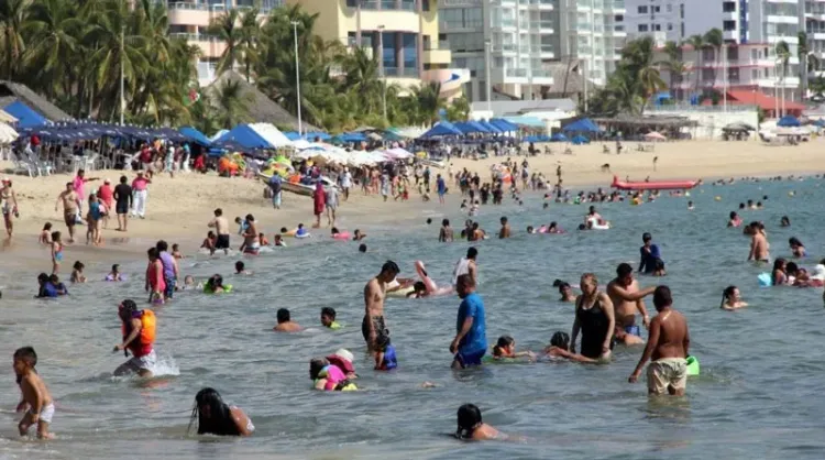 Mantendrá AMLO puentes vacacionales por un año en apoyo al turismo