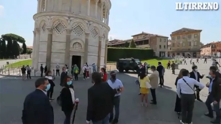 Reabren parques en Francia y la Torre de Pisa en Italia