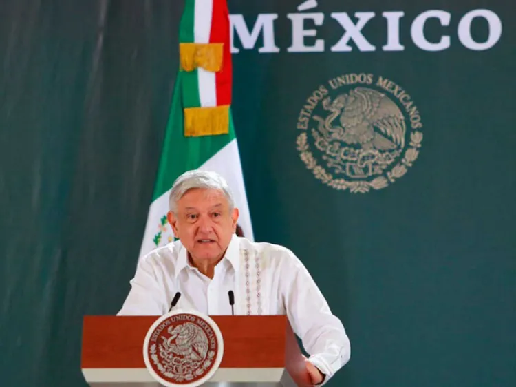 Encabeza AMLO acto por los 103 años de la Marina