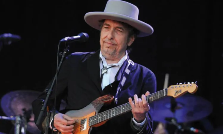 Bob Dylan rompe el silencio