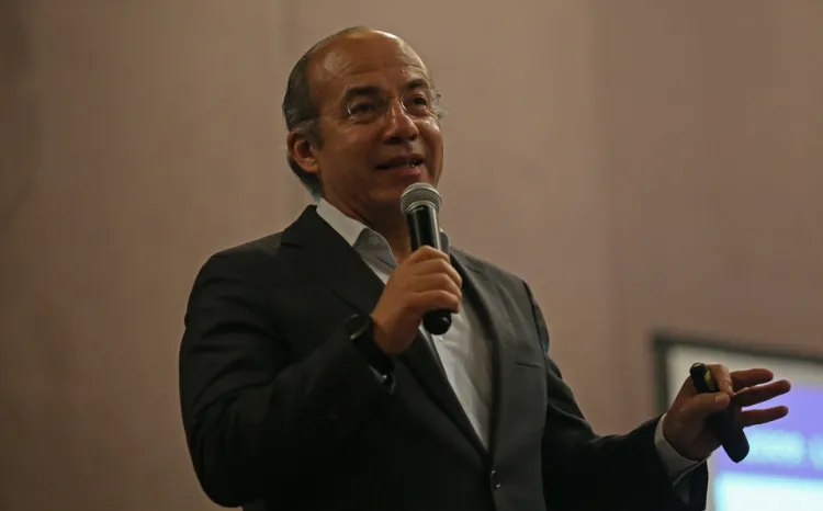 Es increíble que se quejen de Chumel, si hasta AMLO pone apodos: Calderón