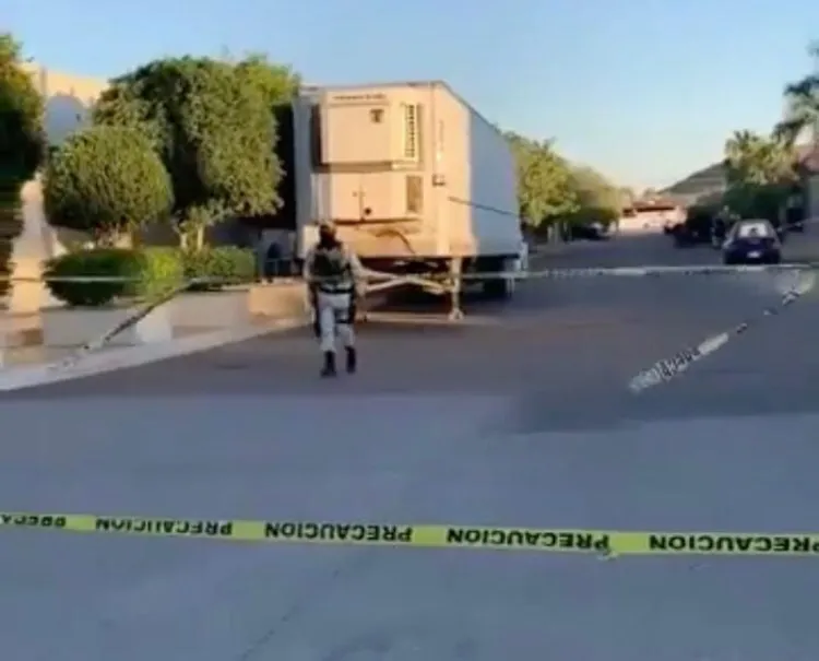 Mantienen cuerpos en tráiler