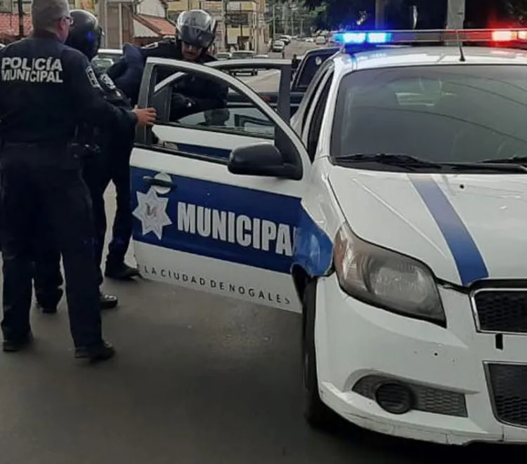 ‘Avienta’ camión a policías