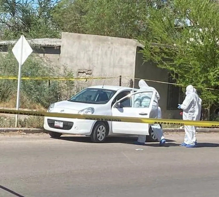 Hallan cadáver dentro de auto