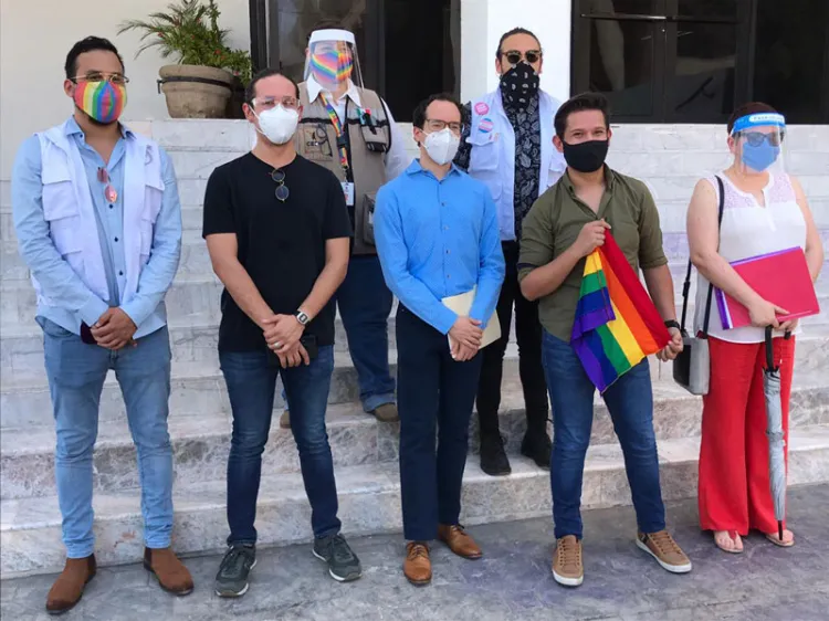 Comunidad LGBT exige avancen matrimonios igualitarios